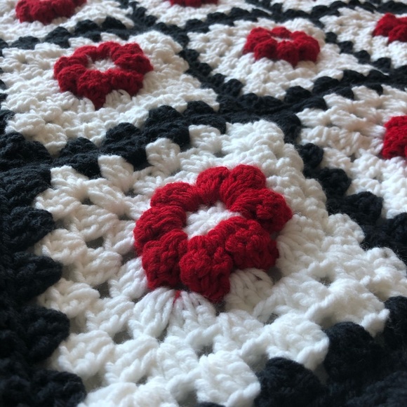 Handmade crochet Fez and Lexis blanket from Euphoria - Picture 1 of 3